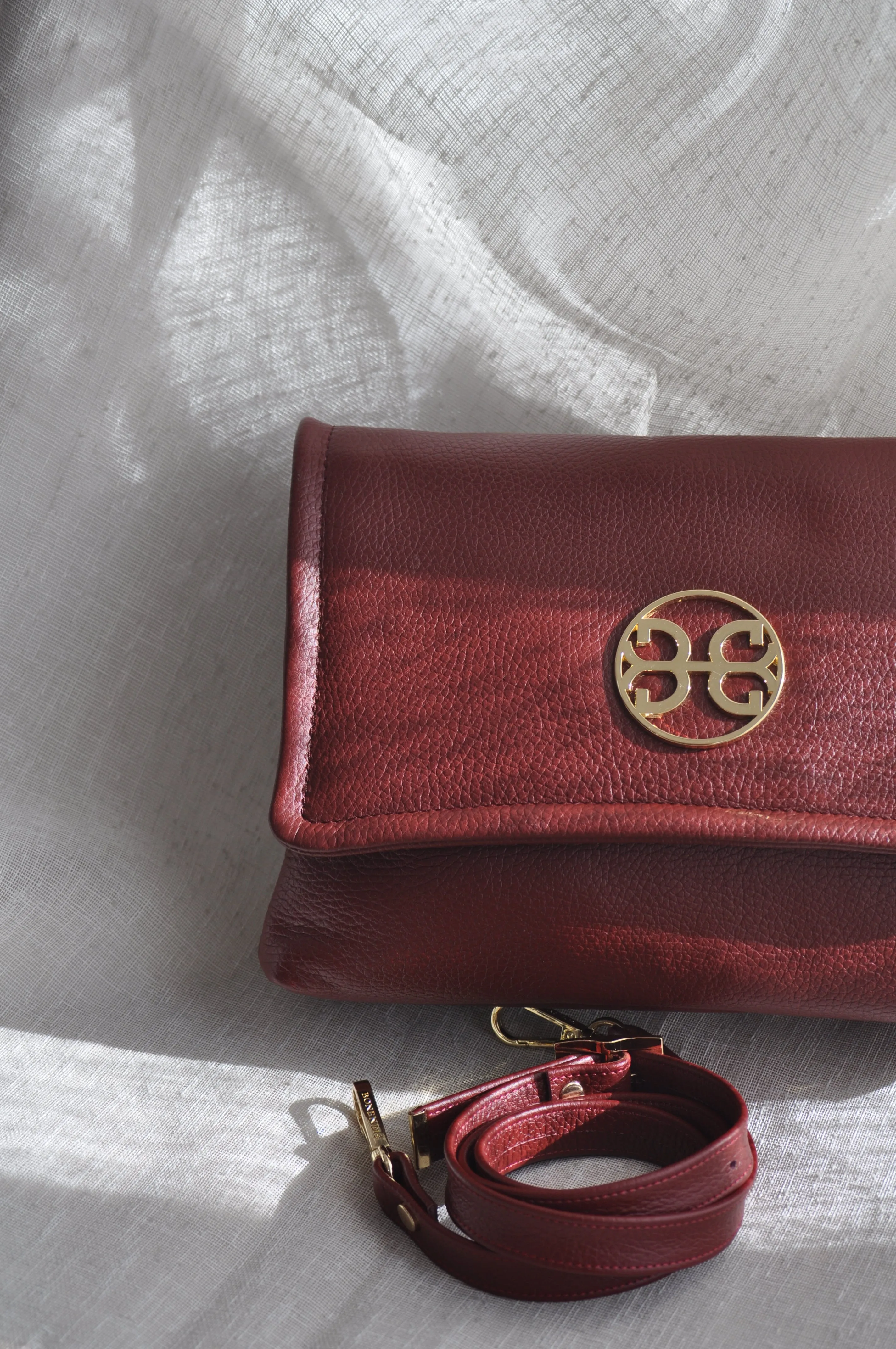 Clelia Large Leather Shoulder Bag - Cherry Red