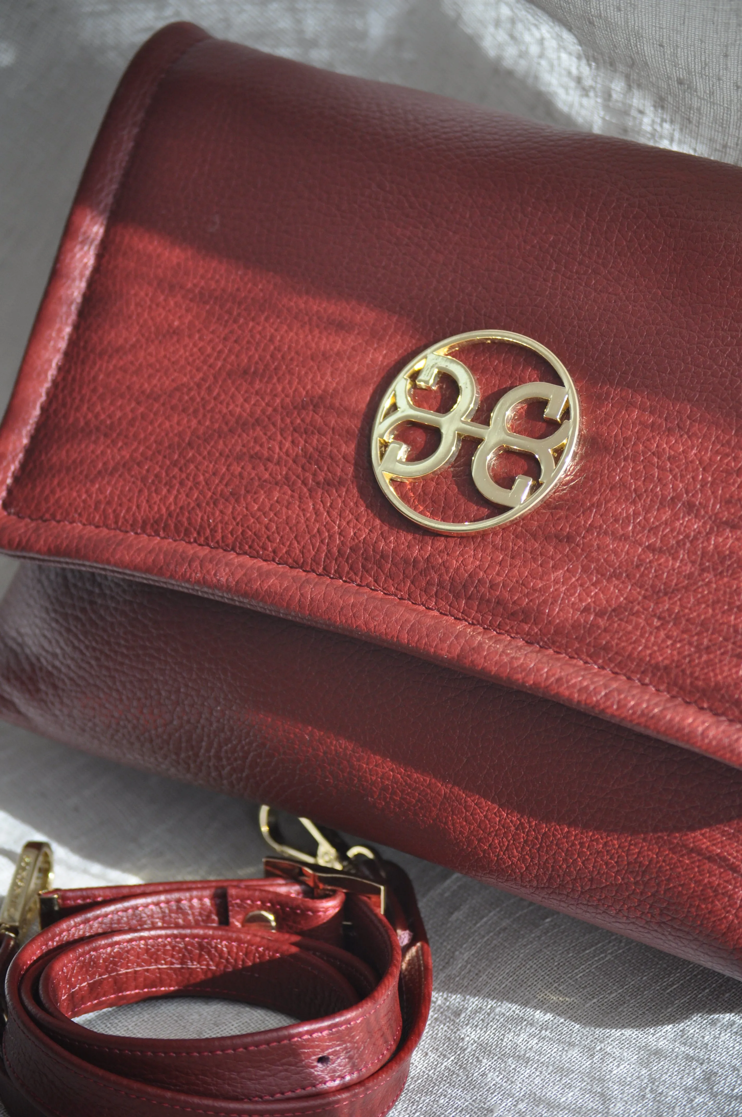 Clelia Large Leather Shoulder Bag - Cherry Red