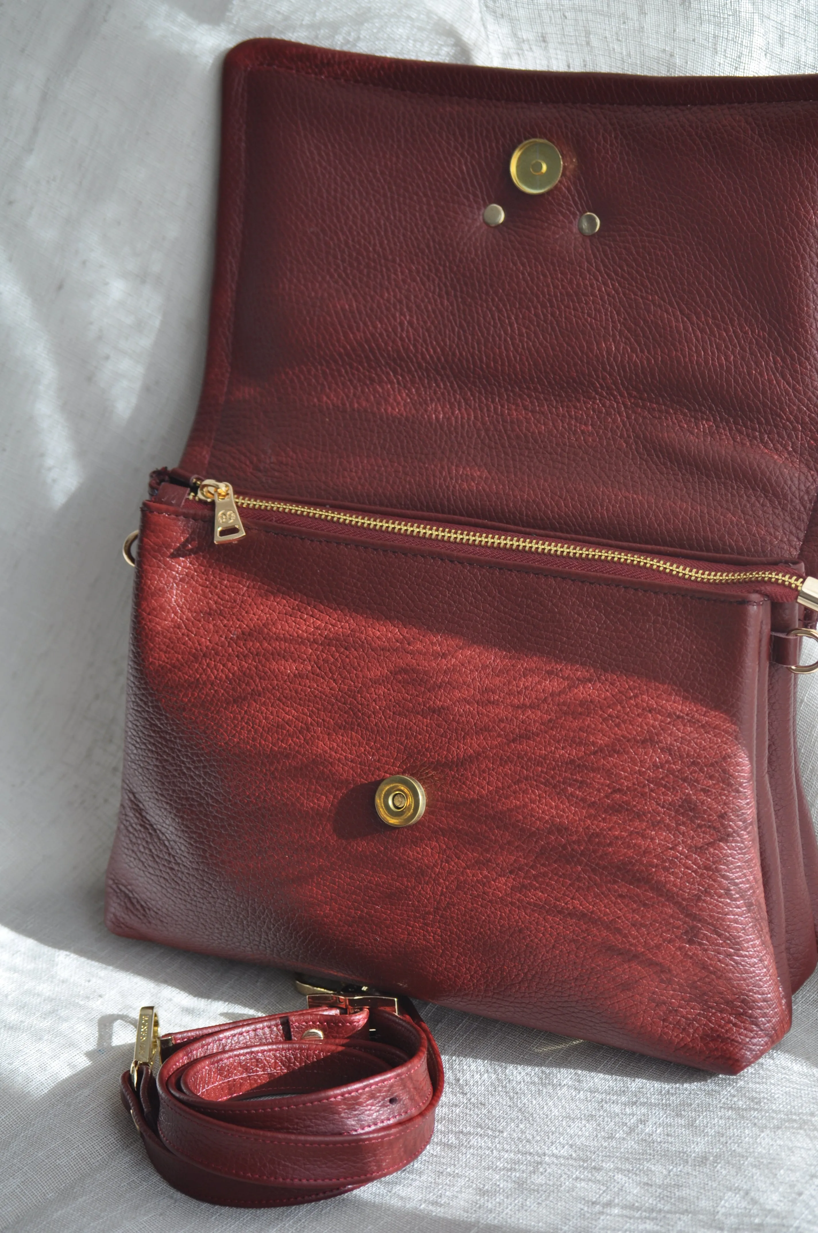 Clelia Large Leather Shoulder Bag - Cherry Red