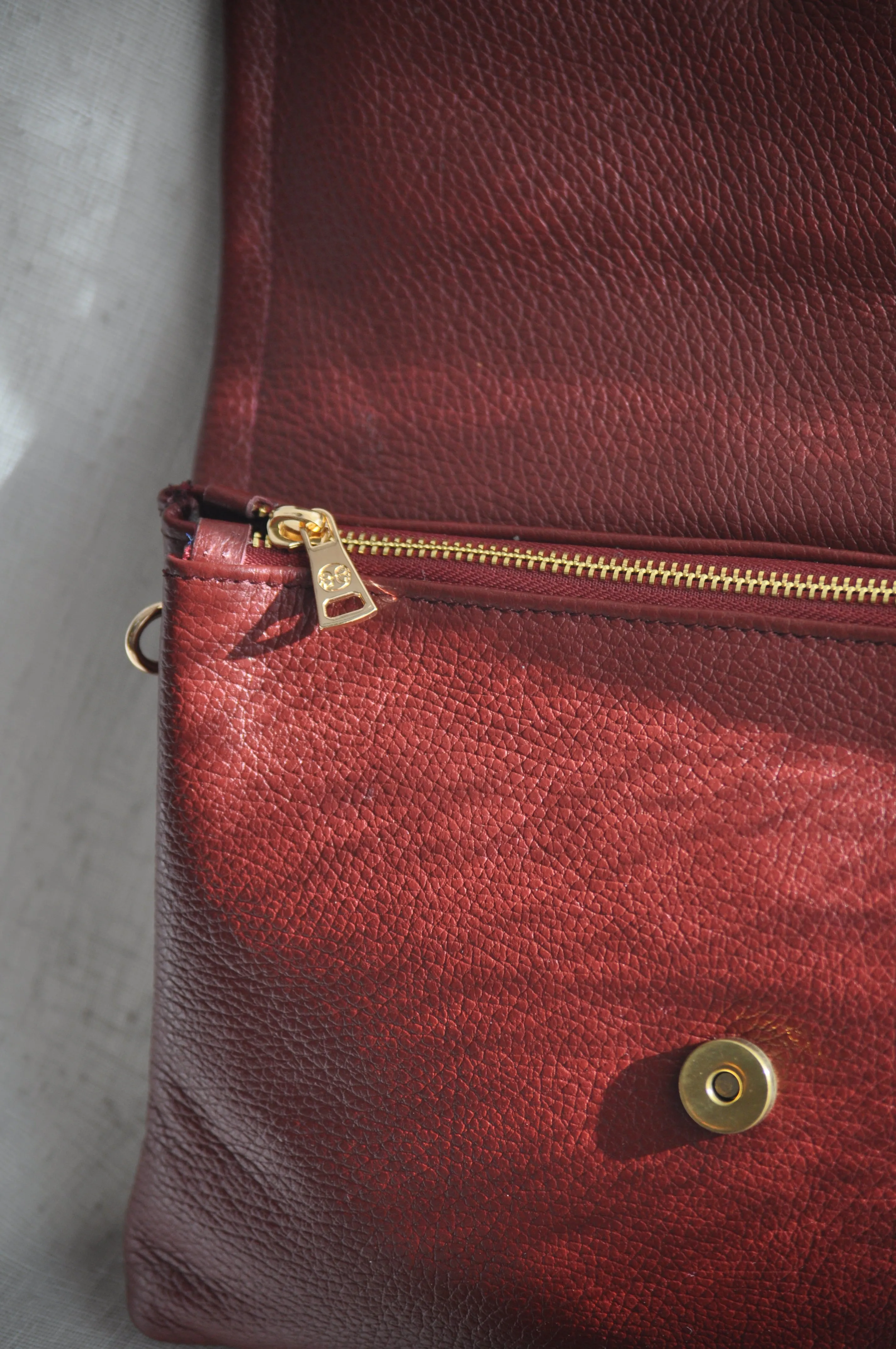 Clelia Large Leather Shoulder Bag - Cherry Red