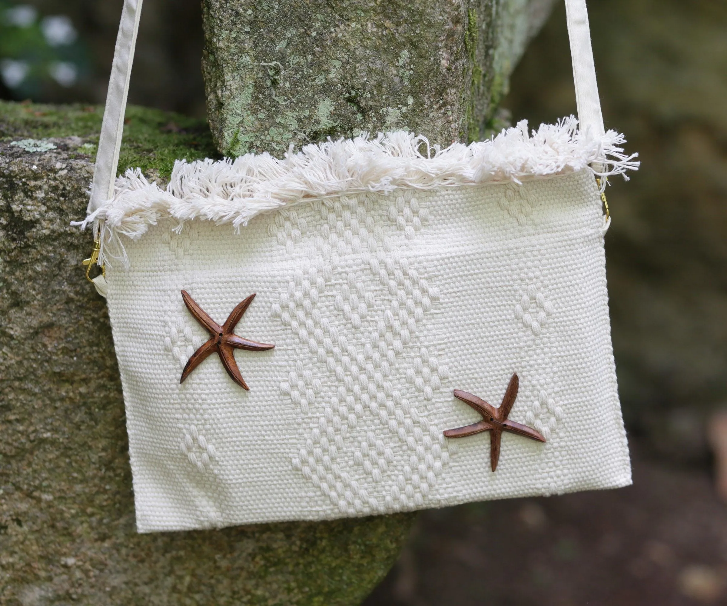 Handcrafted backstrap loom bags with zip closure. Handicraft clutch bag from mexican artisan weaver and Sonora iron wood carving