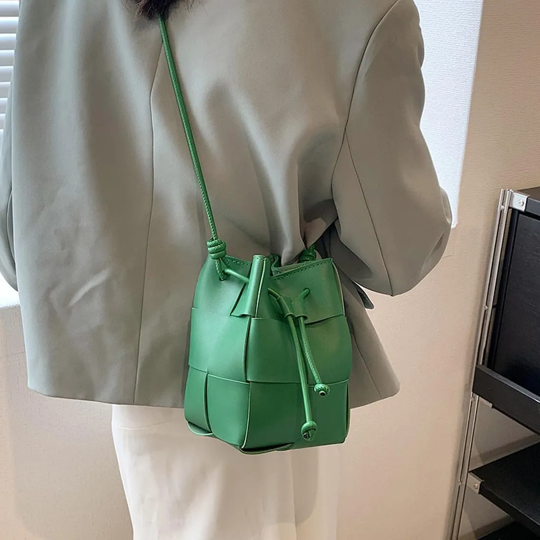 MYSNKU Women's Mini Woven Bucket Bag, Square Lattice Drawstring Leather Small Hobo Handbag Crossbody Handbags Soft Adjustable (Green)