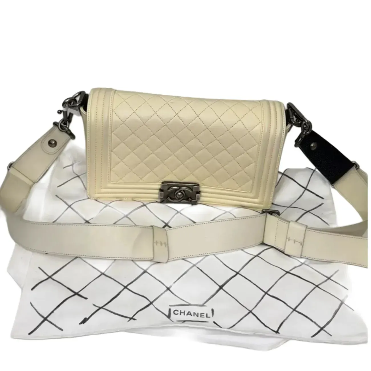 preloved Chanel Leboy medium year2011 B22-43
